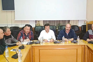 Από τη χθεσινή σύσκεψη στην Περιφέρεια