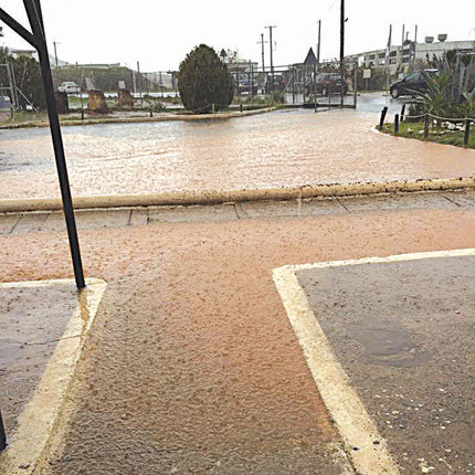 Η εικόνα που παρουσίαζε την  Πέμπτη η αυλή του  Καλλιτεχνικού Σχολείου Ηρακλείου