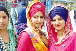 ς αλλοδαποί, που ζουν και εργάζονται νόμιμα στην Κρήτη