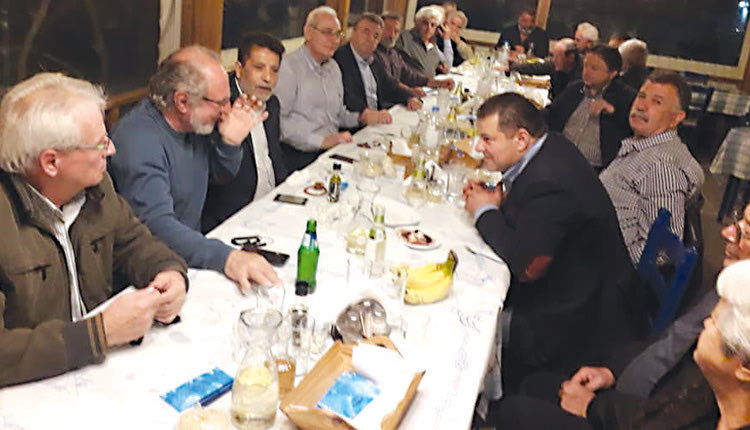 ο δήμαρχος Βιάννου Παυλος Μπαριτάκης που από τον Μάιο αλλάζει μετερίζι και αποφάσισε να συστρατευθεί με τον Σταύρο Αρναουτάκη στην Περιφέρεια Κρήτης  βρέθηκαν με τον περιφερειάρχη τον περιφερειάρχη για ένα ποτήρι κρασί