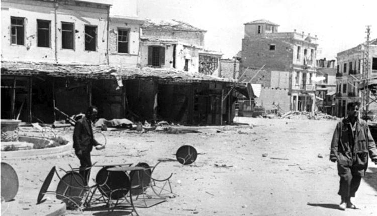 Ηράκλειο, πλατεία κρήνης Μοροζίνι (Λιοντάρια), 4 Ιουνίου 1941. Αυτήν την εικόνα παρουσίαζε το Ηράκλειο μετά τους βομβαρδισμούς και την κατάληψη της Κρήτης από τα γερμανικά στρατεύματα.