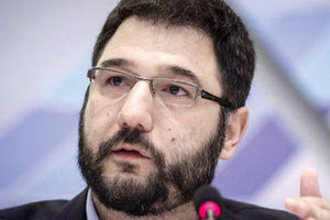 Τσακώνεται με όλους