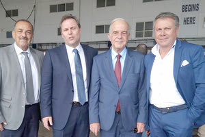 Οι κ.κ. Φ. Χατζηδιάκος, Ε. Βασιλάκης, Β. Λαμπρινός και Μ. Βλατάκης στην εκδήλωση της Aegean μετά την παραγγελία 42 νέων αεροσκαφών Aribus