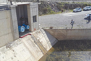 Άρχισε να... μπαίνει νερό στο φράγμα  Αποσελέμη