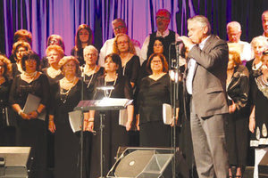 η  μουσικο θεατρική παράσταση του  Τ. Μεντή  "Ρόζα Εσκενάζυ Βασίλισσα του ρεμπέτικου" του Συλλόγου Μικρασιατών Κρήτης  "Ο Άγιος Πολύκαρπος”