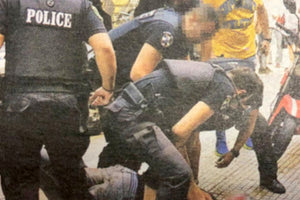 Και από τα χτυπήματα των αστυνομικών φαίνεται πως έχασε την ζωή του ο 33χρονος Ζακ Κωστόπουλος