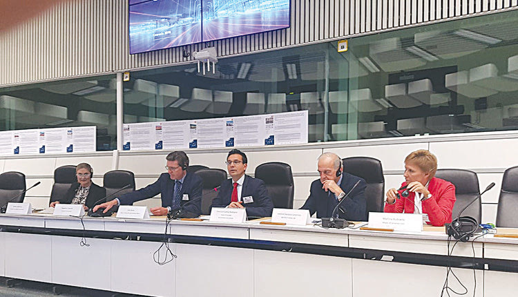 To Intelligent Community Forum το 2012, 2013, 2014 μάς έβαλε στη λίστα των 21 έξυπνων πόλεων του κόσμου.