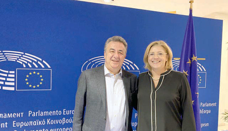 Με την επίτροπο Περιφερειακής Πολιτικής Κορίνα Κρέτσου συναντήθηκε ο περιφερειάρχης Σταύρος Αρναουτάκης στις Βρυξέλλες 