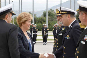 Η κυρία Μαρία Κόλλια Τσαρουχά χθες στο Κέντρο Εκπαίδευσης Ναυτικής Αποτροπής