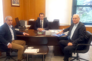 απόφαση που υπέγραψε ο γενικός γραμματέας του Υπουργείου Υποδομών κ. Γιώργος Δέδες, προκειμένου να προχωρήσει η ασφαλτόστρωση της αγροτικής οδού από την Τοπική Κοινότητα Πεύκου έως την περιοχή Κόρνιας