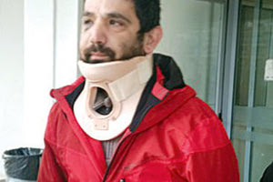 Ο 36χρονος διανομέας με εμφανή σημάδια του ξυλοδαρμού