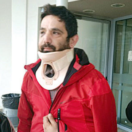 Ο 36χρονος διανομέας με εμφανή σημάδια του ξυλοδαρμού