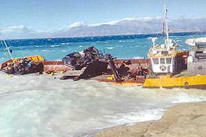 Ναυάγησε ρυμουλκό λόγω θαλασσοταραχής στην περιοχή των Ματάλων, σώθηκε το πλήρωμα