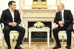 ο Αλέξης Τσίπρας, κατά τη συνάντησή του με τον πρόεδρο της Ρωσίας, Βλαντίμιρ Πούτιν, στη Μόσχ