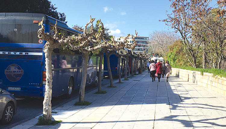  Εκδρομές σχολείων με λεωφορεία  