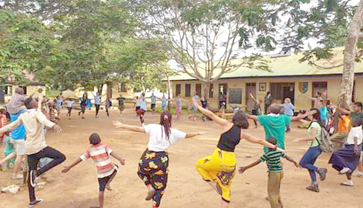 Τανζανοί και Έλληνες μαζί στον κύκλο της αγάπης