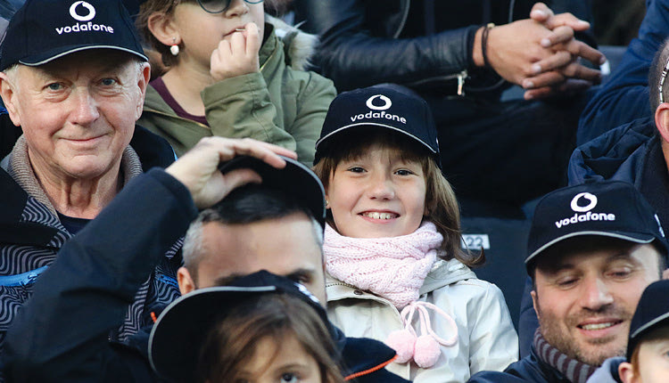 η Vodafone Greece, μοίρασε δώρα στους μικρούς φίλους του ΟΦΗ