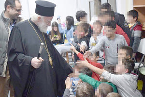 η χριστουγεννιάτικη εκδήλωση στο Πνευματικό Κέντρο της Ενορίας Αγίου Στυλιανού στα Δειλινά που πραγματοποιήθηκε με μεγάλη επιτυχία, παρουσία του Αρχιεπισκόπου Κρήτης κ.κ. Ειρηναίου