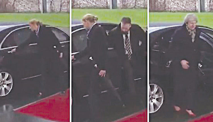 Κλειδώθηκε στο αυτοκίνητο η  πρωθυπουργός της Βρετανίας Τερέζα Μέι φτάνοντας στην Καγκελαρία για τη συνάντηση με την Αγκελα Μέρκελ.