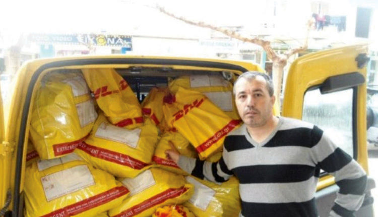 ο Δημήτρης Αποστολάκης με τους συνεργάτες του στην «Κίτρινη Αποστολή»