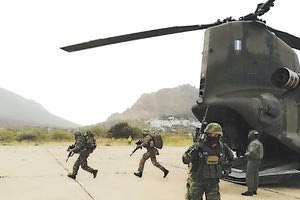 Εντυπωσιακά στιγμιότυπα από την αντιτρομοκρατική άσκηση που έλαβε χώρα στην Κρήτη