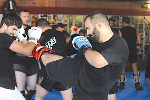 Ο πολύπειρος δάσκαλος Κωστής Δαμαβολίτης, εκ των πιο παλιών αθλητικών συλλόγων  του «Πυξ Λαξ»