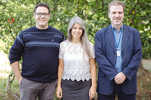 Διάκριση ερευνητών του ΙΤΕ στο διεθνή διαγωνισμό SlideWiki για τη δημιουργία πρωτότυπου εκπαιδευτικού μαθήματος με τίτλο «Διαλειτουργικότητα στην Ηλεκτρονική Υγεία». Το βραβείο έλαβαν τα μέλη της ομάδας του Ινστιτούτου Πληροφορικής του ΙΤΕ, Δημήτριος Γ. Κατεχάκης, Δρ. Αγγελίνα Κουρούμπαλη και Ιωάννης Καρατζάνης.