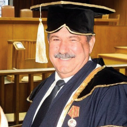 Ποινική δίωξη για απάτη κατ’ επάγγελμα και κατ’ εξακολούθηση ασκήθηκε από την Εισαγγελία Πρωτοδικών Θεσσαλονίκης στον γνωστό «ενεργειακού θεραπευτή» ώς «ακαδημαϊκό, αντιπρύτανη και καθηγητή έδρας», απόφοιτο Δημοτικού, Γεώργιο Πασχαλίδη.