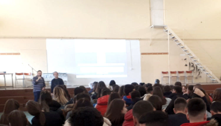 Εκδήλωση για την ηλεκτρομαγνητική ακτινοβολία από τη χρήση κινητών στο 4ο Γενικό Λύκειο Ηρακλείου