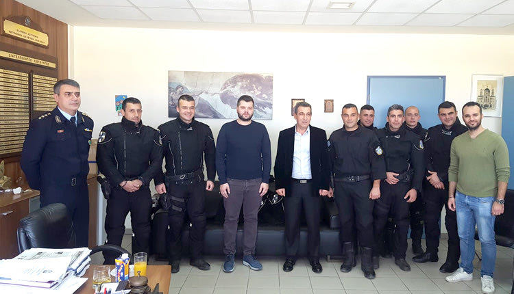 Τον όμιλο ξενοδοχείων Χαλκιαδάκη και την οικογένεια Μερονιανάκη ευχαριστεί η Ένωση Αστυνομικών Υπαλλήλων Ηρακλείου και οι δικυκλιστές της ΕΛ.ΑΣ., για τη δωρεά 20 στολών μοτοσικλετιστή για την ομάδα ΔΙΑΣ