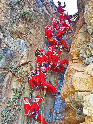 Με έναν ξεχωριστό τρόπο ο Παγκρήτιος Όμιλος Διάσχισης και Εξερεύνησης Φαραγγιών είπε τα “χρόνια πολλά” σε όλους.