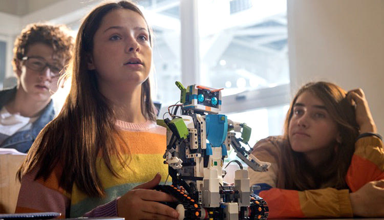 «ROBOGIRL»: Η πρώτη ταινία μυθοπλασίας για τα παιδιά της εκπαιδευτικής ρομποτικής από την COSMOTE