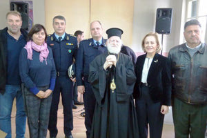 Ευχές, κάλαντα και δώρα για τα παιδιά των Κλειστών Δομών