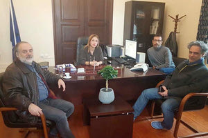 Με τον περιφερειακό διευθυντή Εκπαίδευσης Κρήτης Γεώργιο Τερζάκη συναντήθηκε χθες η συντονίστρια της Αποκεντρωμένης Διοίκησης Κρήτης Μαρία Κοζυράκη.