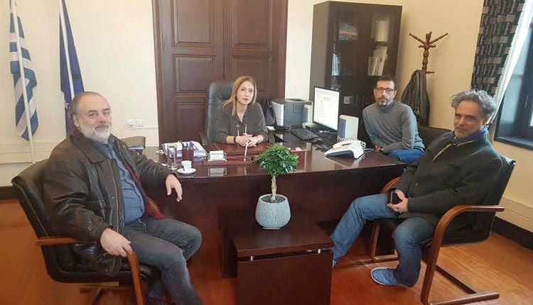 Με τον περιφερειακό διευθυντή Εκπαίδευσης Κρήτης Γεώργιο Τερζάκη συναντήθηκε χθες η συντονίστρια της Αποκεντρωμένης Διοίκησης Κρήτης Μαρία Κοζυράκη.