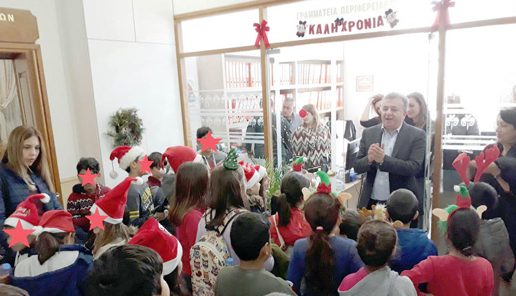 Τα ‘ψαλαν στον περιφερειάρχη τα παιδιά του 8ου Δημοτικού 