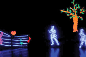 η θεατρική παράσταση με την τεχνική του μαύρου θεάτρου από τα παιδιά του Παιδικού Σταθμού- Νηπιαγωγείου «Ροδομηλιά»