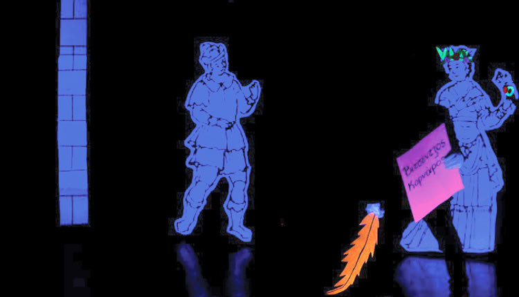 η θεατρική παράσταση με την τεχνική του μαύρου θεάτρου από τα παιδιά του Παιδικού Σταθμού- Νηπιαγωγείου «Ροδομηλιά»