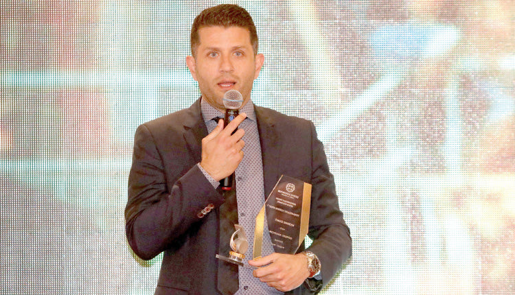 Ο κ. Φουκάκης και δεξιά ο εκπρόσωπος της εταιρείας του κ. Χαλκιαδάκη