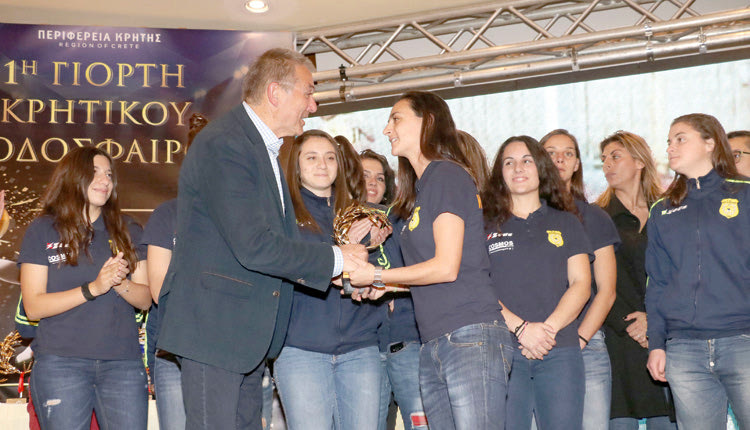 «1η Γιορτή Κρητικού Ποδοσφαίρου»: Τιμήθηκε και η γυναικεία ομάδα του Εργοτέλη