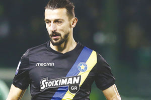 Ρίχνει το βάρος στην ενίσχυση της γραμμής κρούσης