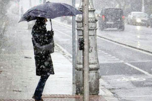 Δύο διαδοχικά κύματα φέρνουν βροχές και χιόνια