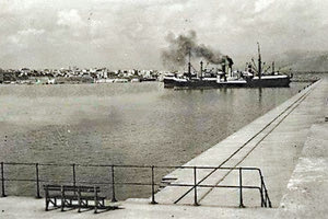 Το λιμάνι από τον φάρο