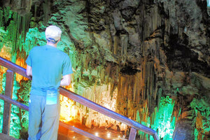 Στο σπήλαιο Μελιδονίου