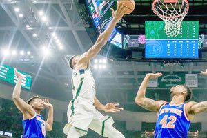 Ασταμάτητος ο Γιάννης Αντετοκούνμπο