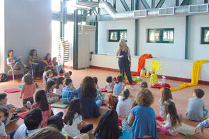 Η Ελένη Μπετεινάκη αφηγείται «Ιστορίες και Παραμύθια του Κόσμου»