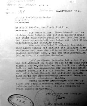 Ο Νομάρχης Ηρακλείου Ιωάννης Πασσαδάκης προς την Kreiscommandantur Ηρακλείου για το κλείσιμο των σχολείων λόγω συμμαχικών βομβαρδισμών, με ημερομηνία 21 Νοεμβρίου 1942.