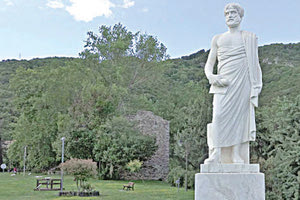 Άγαλμα του Αριστοτέλη στο πάρκο Αριστοτέλη στη Χαλκιδική