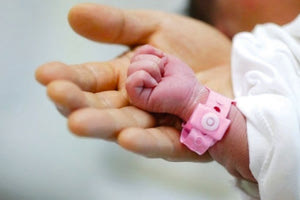 Μωρό σε μαιευτήριο