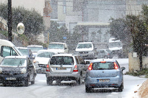 Χιονισμένος δρόμος στο Ηράκλειο